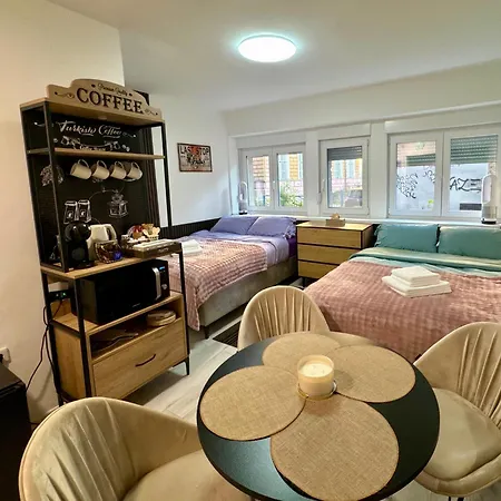 - 2 Double Beds Апартаменты Сараево